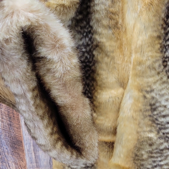 New Luxurious Red Fox Faux Fur Coat in Brown 2X - Picture 7 of 8
